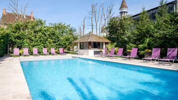 Outdoor pool, open 8:00 AM to 7:00 PM, free pool cabanas, pool loungers