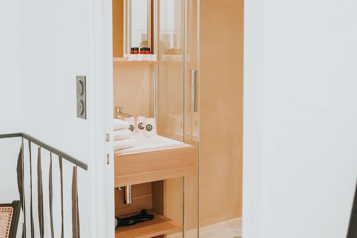 standard triple room | 1 bedroom, blackout curtains, iron/ironing board, free cots/infant beds