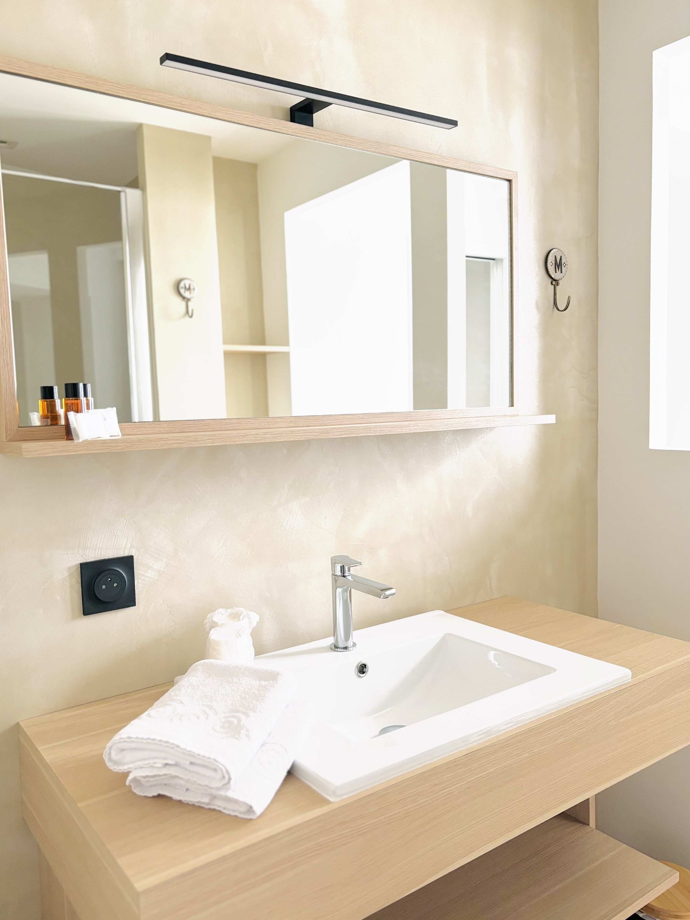 deep-soaking bathtub, free toiletries, hair dryer, towels