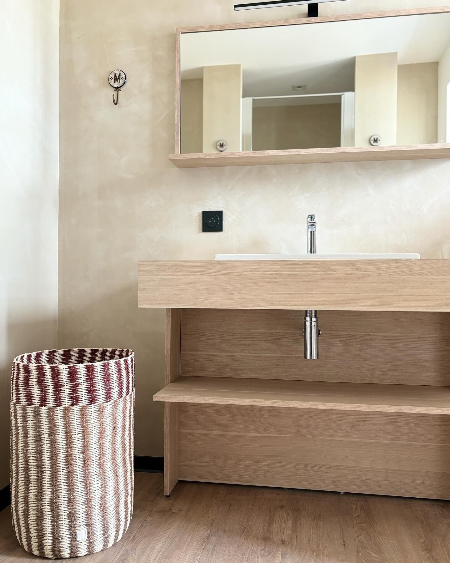 standard double room | bathroom | deep-soaking bathtub, free toiletries, hair dryer, towels