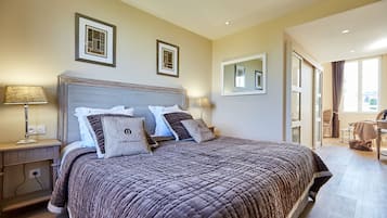 Hochwertige Bettwaren, Minibar, Zimmersafe, Schreibtisch