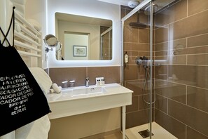 Shower, free toiletries, hair dryer, towels - Les Villas d'Arromanches (Tracy-sur-Mer)