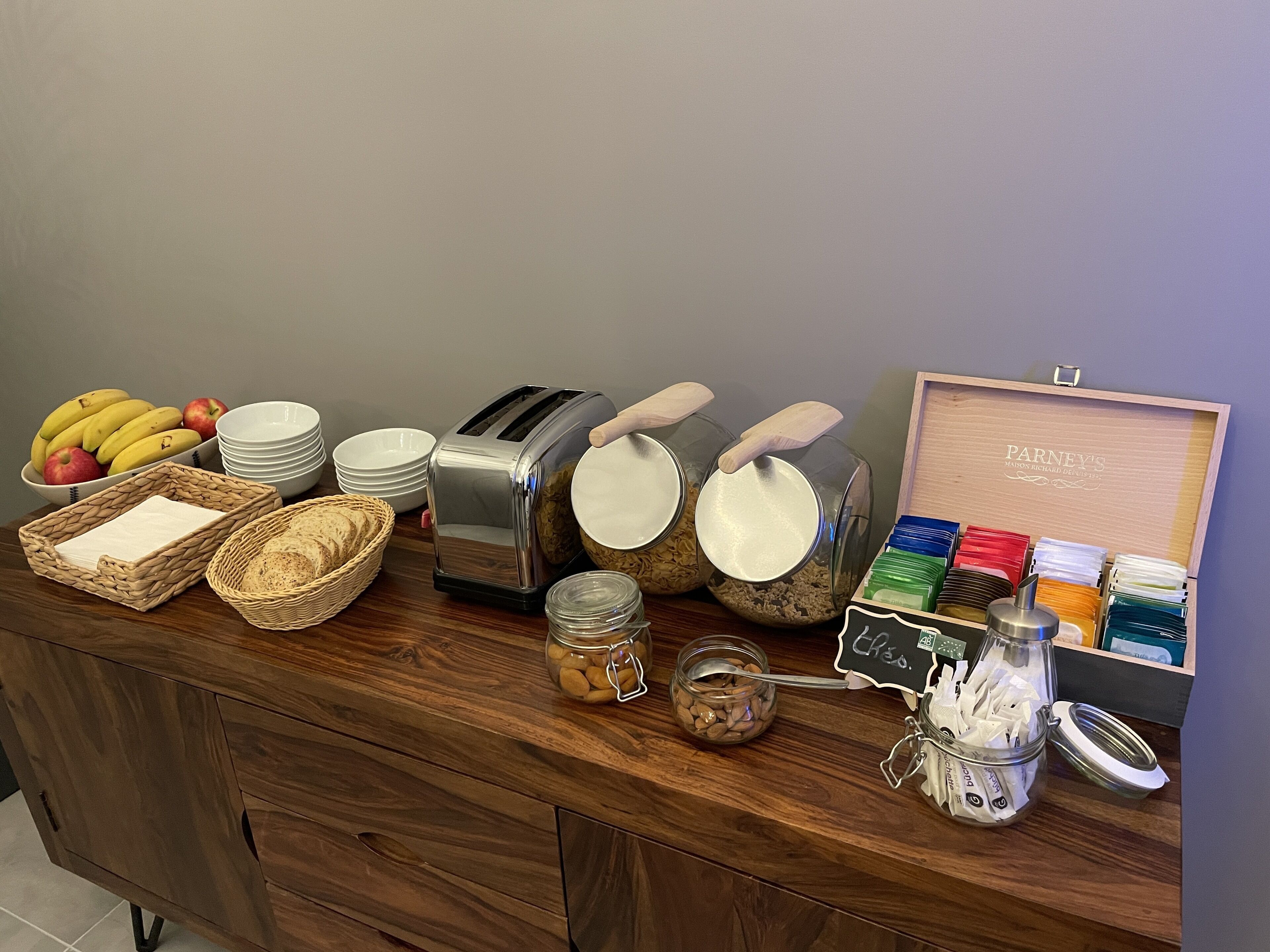 Desayuno buffet (EUR 12 por persona) 