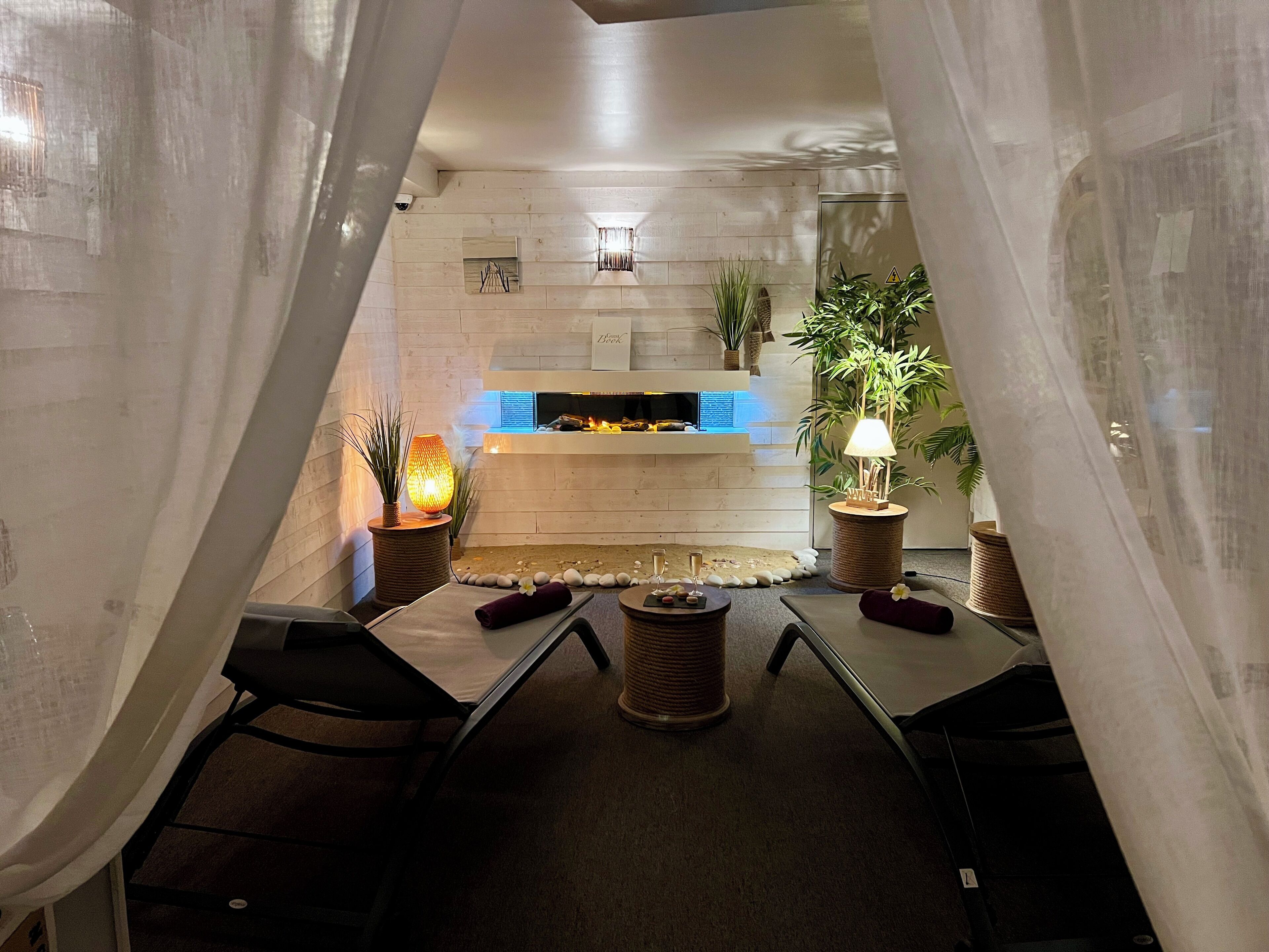 Salas de tratamientos para parejas, sauna, bañera de hidromasaje 