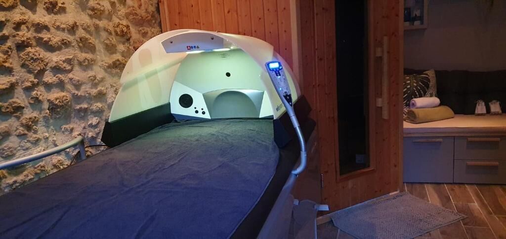 couples treatment room(s), sauna, hot tub, steam room