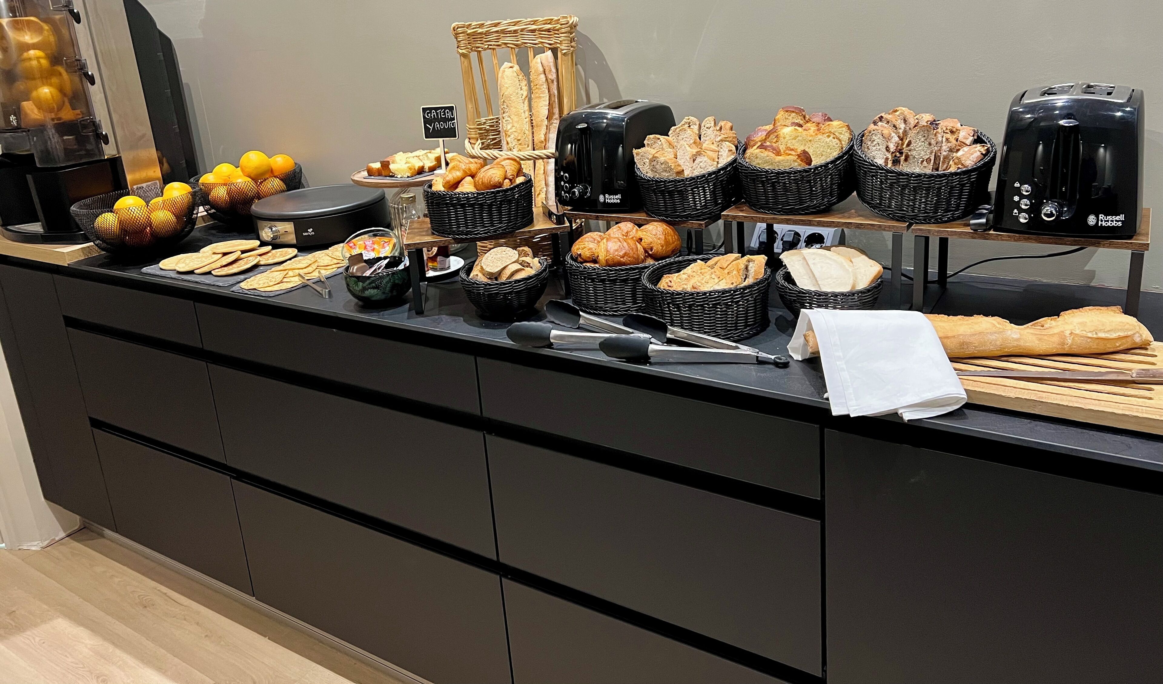 daily buffet breakfast for a fee