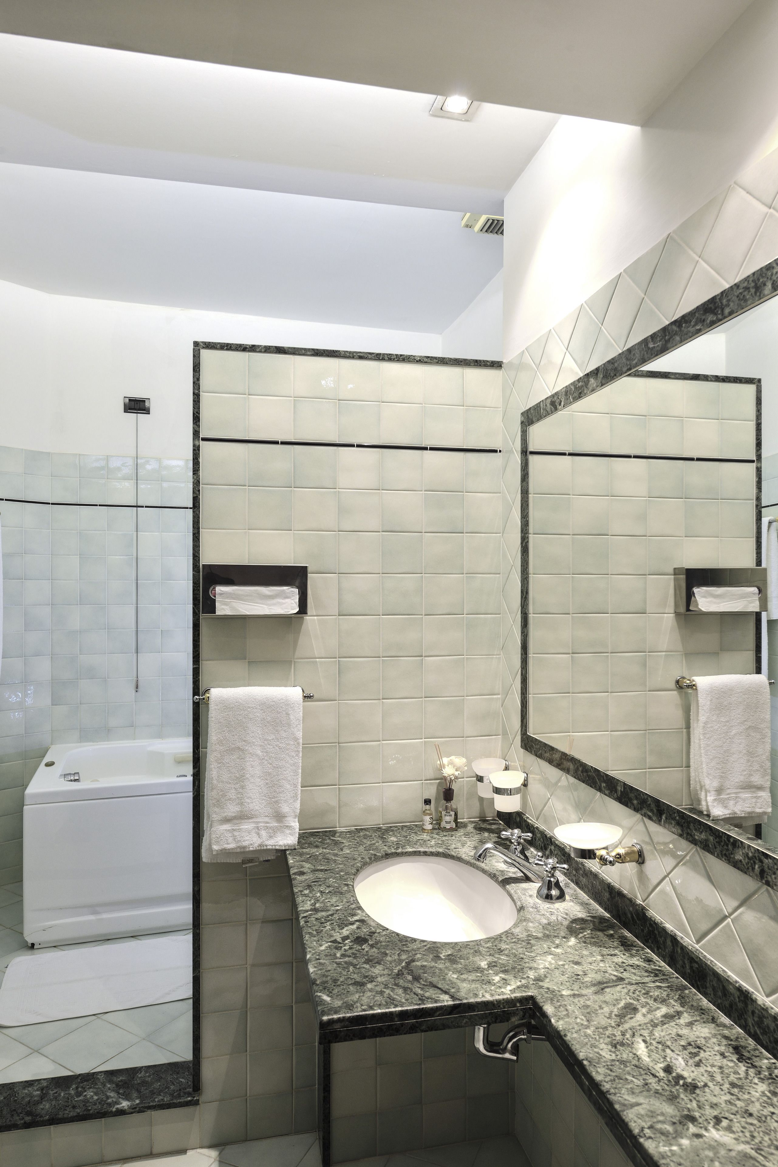 junior suite | bathroom | shower, eco-friendly toiletries, hair dryer, bidet