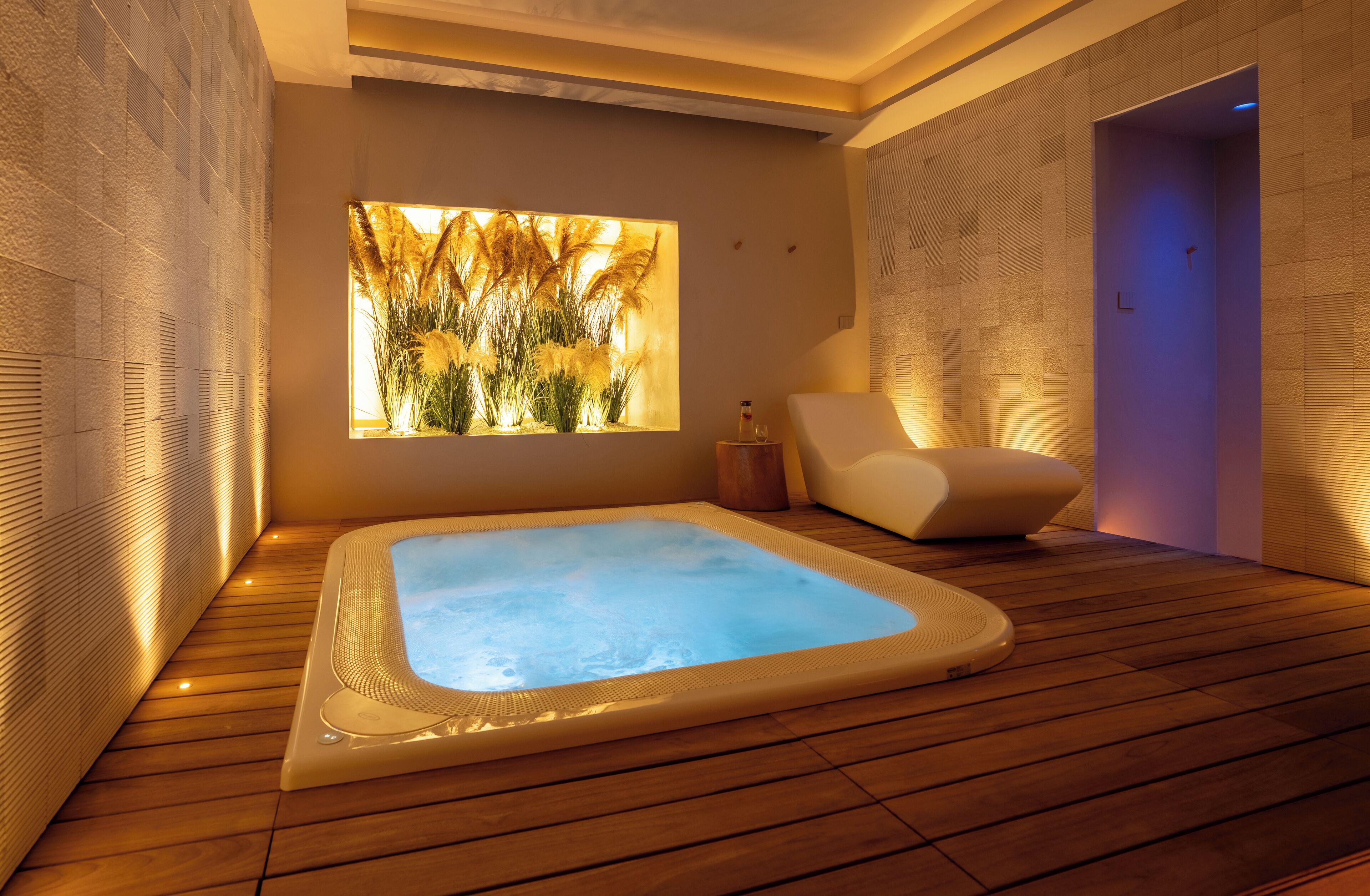 Sauna, hot tub, sports massages, massages