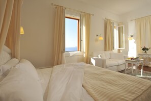 Executive Suite, Sea View (Libeccio) | Minibar, in-room safe, free WiFi - Villa Las Tronas Hotel & Spa (Alghero)