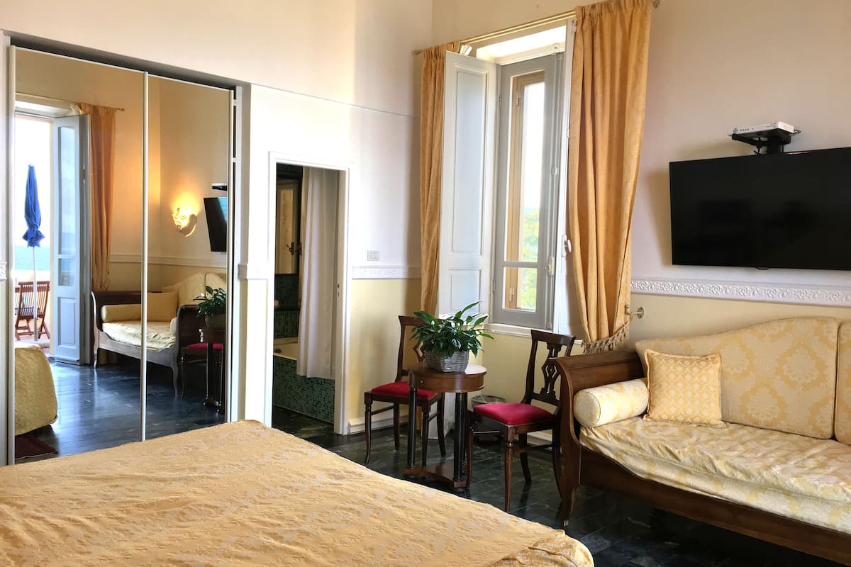 triple room, balcony, sea view | minibar, in-room safe, free wifi