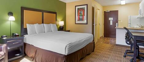 Studio, 1 King Bed, Non Smoking | Desk, iron/ironing board, free WiFi, bed sheets