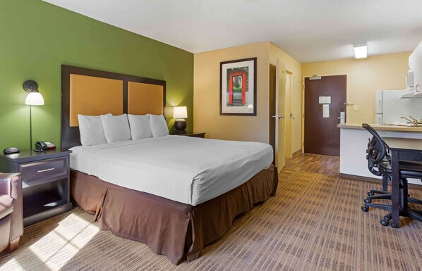 Desk, iron/ironing board, free WiFi, bed sheets - Extended Stay America Suites Washington DC Herndon Dulles (Herndon)