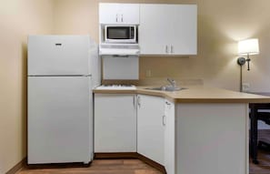Estúdio, 1 cama King, para não fumantes | Cozinha privada | Geladeira grande, micro-ondas, cooktop, cafeteira/chaleira