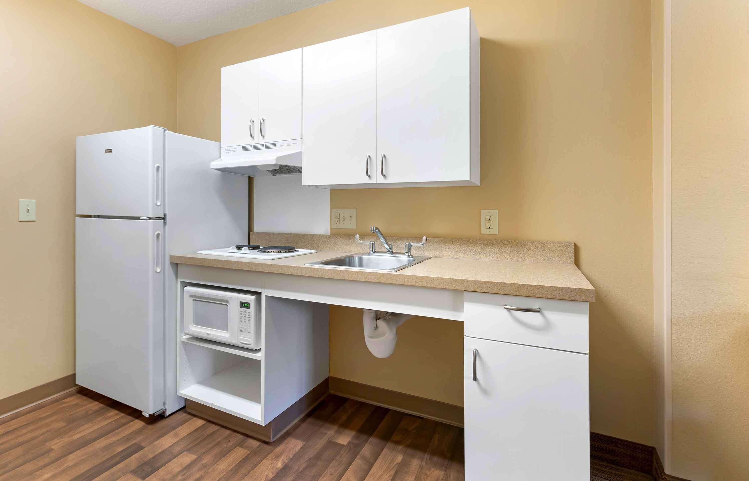 Studio, 1 Queen Bed, Accessible, Non Smoking | Private kitchen