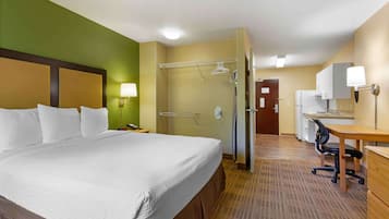 Studio, 1 Queen Bed, Accessible, Non Smoking | Desk, iron/ironing board, free WiFi, bed sheets