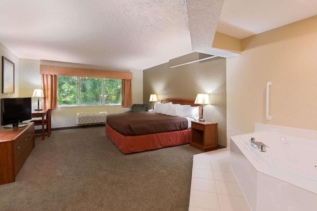 Iron/ironing board, free cribs/infant beds, rollaway beds, free WiFi
