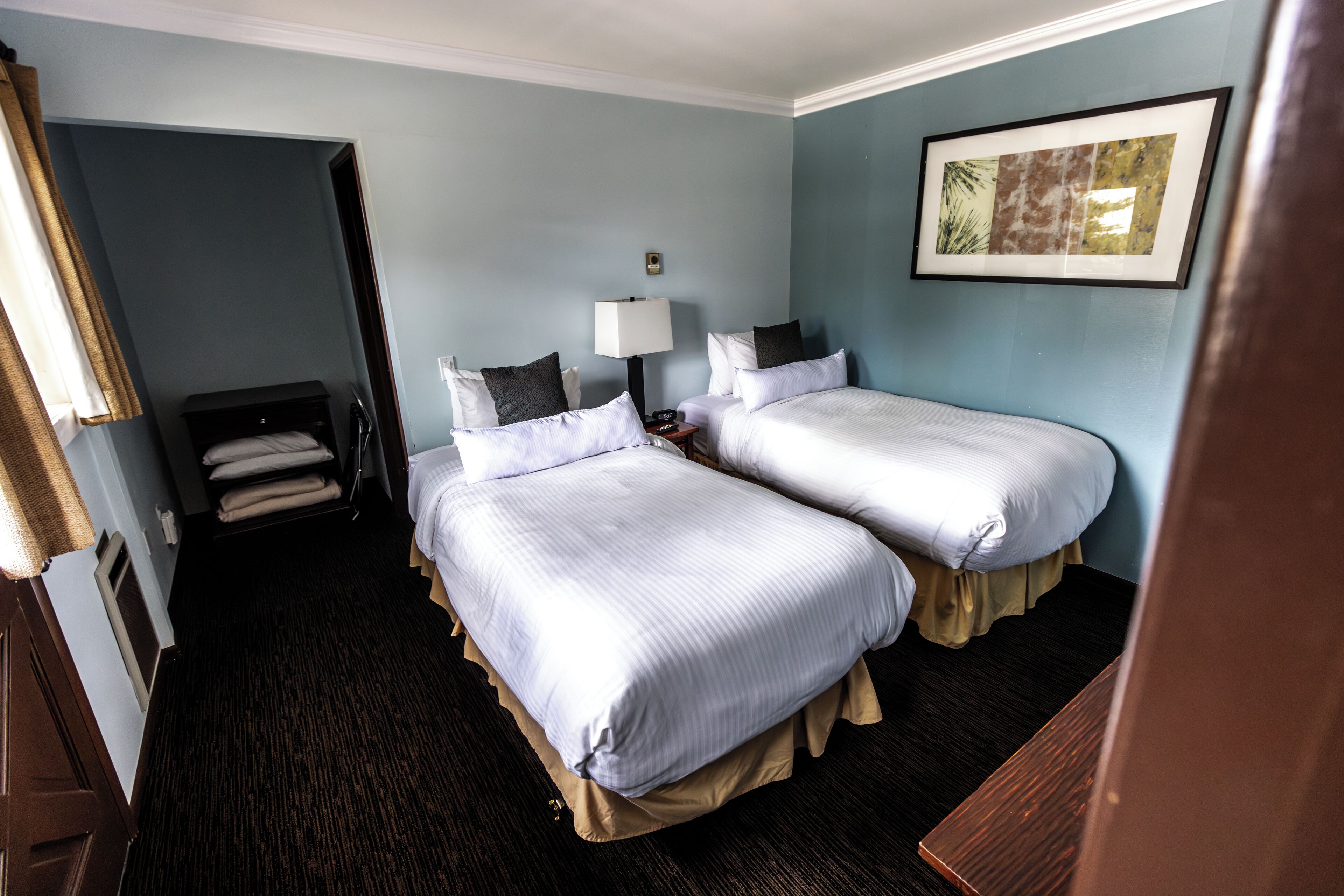 Standard Room, 2 Twin Beds | Hypo-allergenic bedding, iron/ironing board, free WiFi, bed sheets