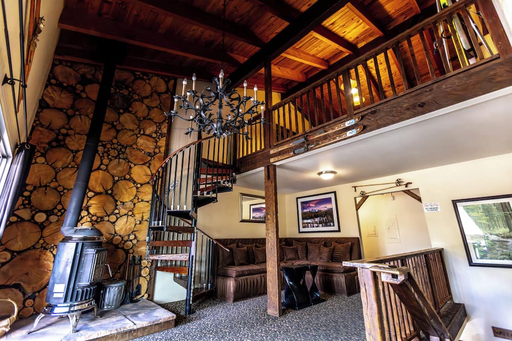 The Mammoth Creek Inn