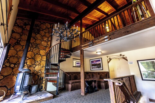 The Mammoth Creek Inn