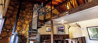 The Mammoth Creek Inn