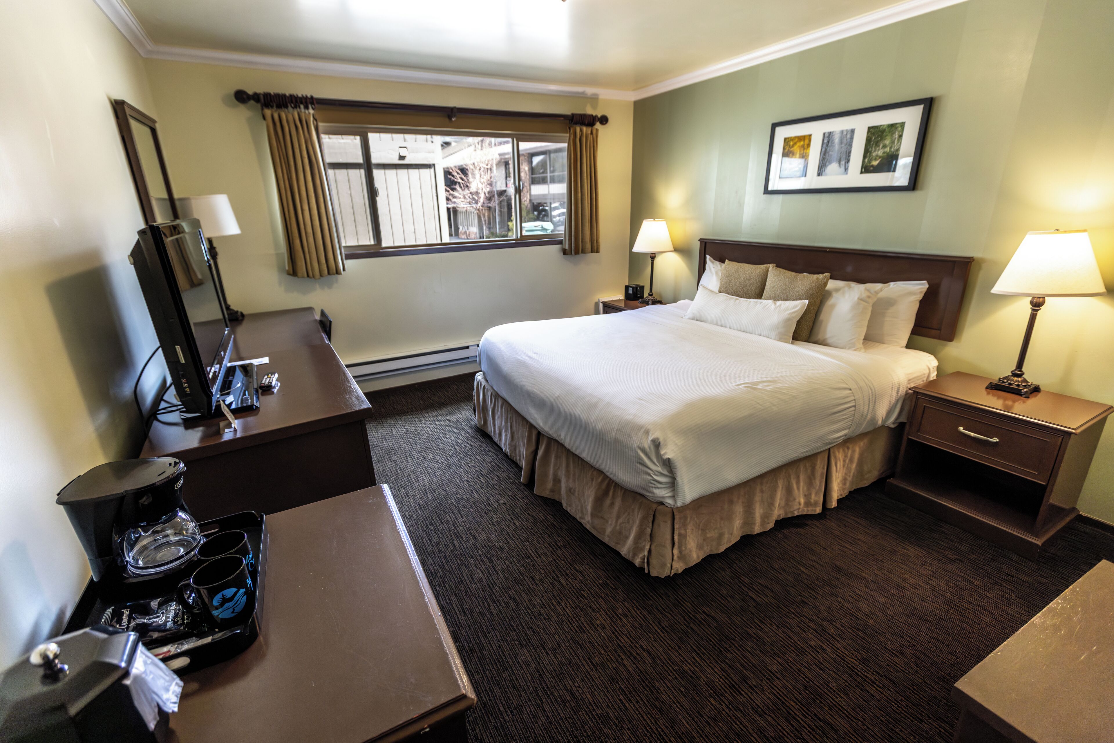 Standard, one queen | Hypo-allergenic bedding, iron/ironing board, free WiFi, bed sheets