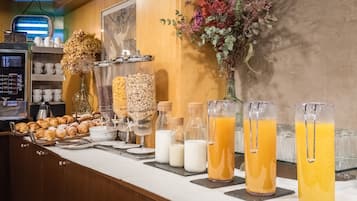 Desayuno buffet diario (EUR 14 por persona)