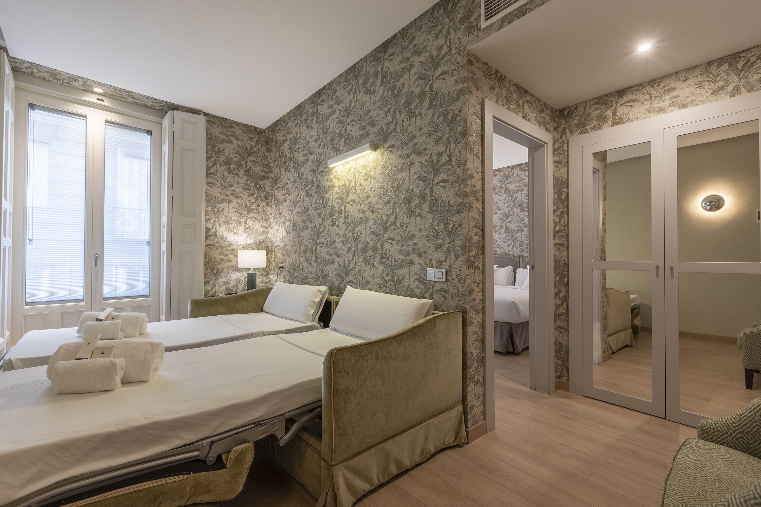junior suite, 2 single beds | premium bedding, minibar, in-room safe, desk