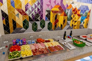 A buffet with various food items and condiments. - Hotel Meninas (Madrid)