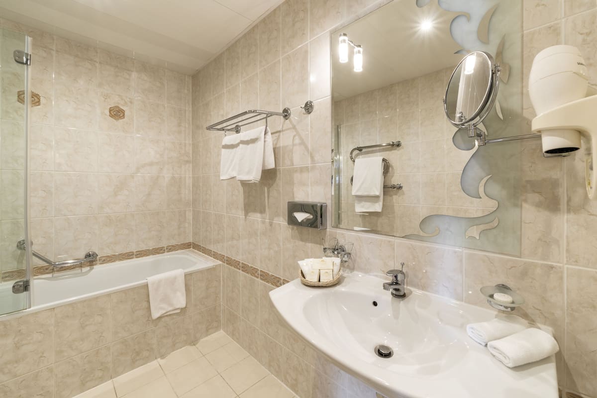 baltic suite | bathroom | combined shower/bathtub, deep-soaking bathtub, free toiletries