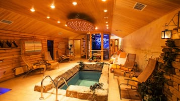BehandlungsrĂ€ume fĂŒr Paare, Sauna, Whirlpool, Dampfbad