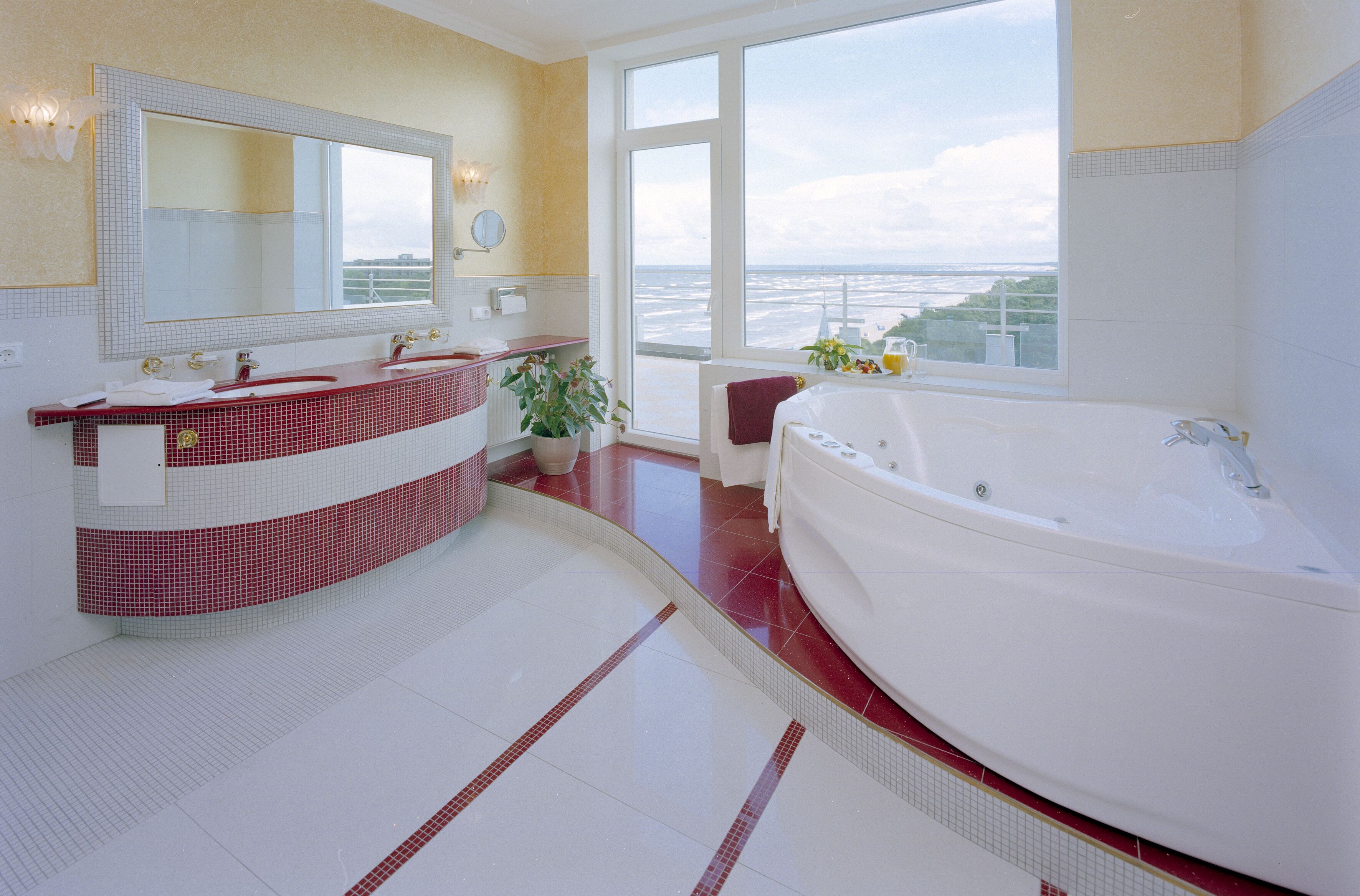 presidential suite | deep-soaking bathtub