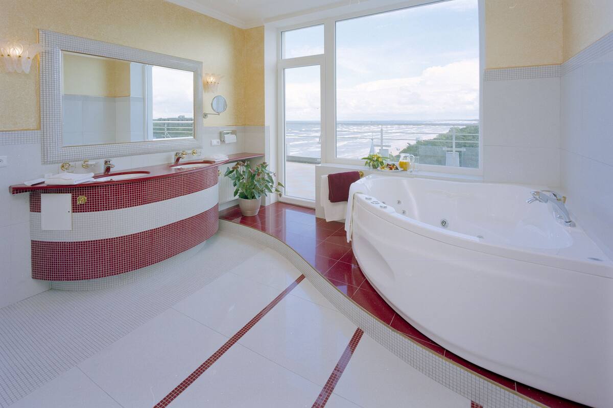 presidential suite | deep-soaking bathtub