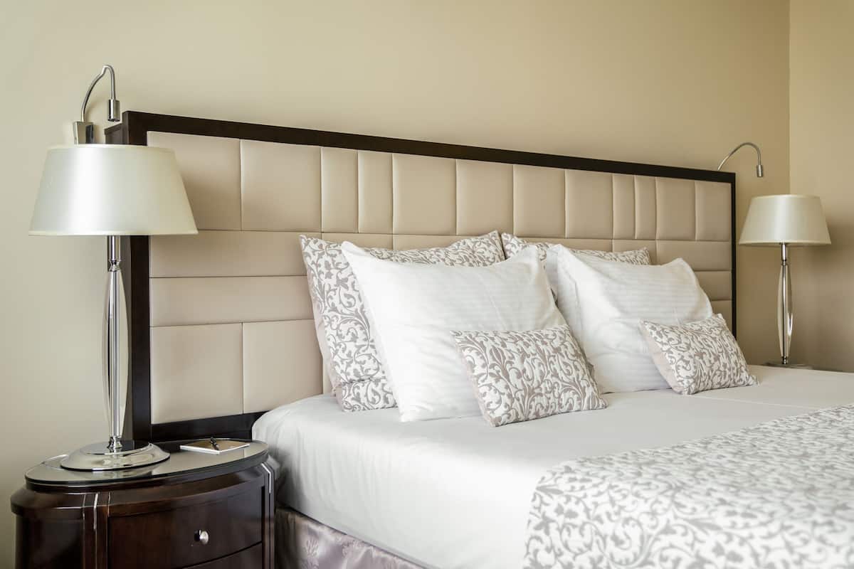 deluxe room | free minibar items, in-room safe, desk, soundproofing