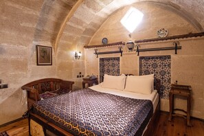 Cave Suite | Premium bedding, minibar, in-room safe, soundproofing
