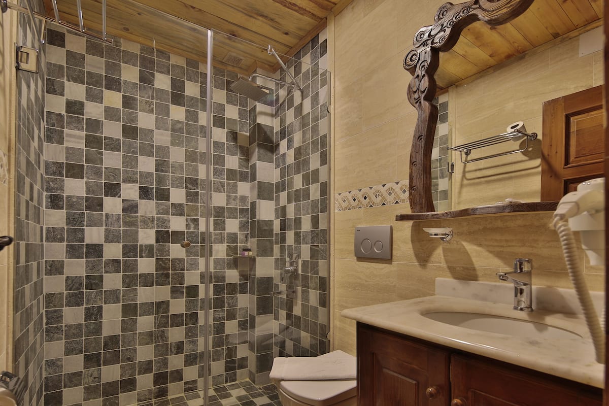 Standard Double Room, 1 Double Bed | Premium bedding, minibar, in-room safe, soundproofing