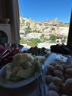 Free buffet breakfast 