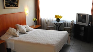 Desk, iron/ironing board (on request), bed sheets - Apart Hotel Costa Reñaca (Vina del Mar)
