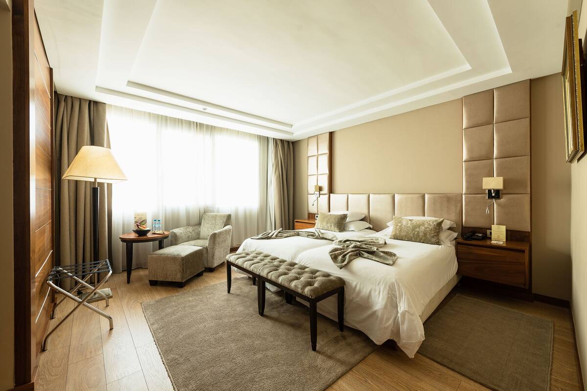 Egyptian cotton sheets, premium bedding, minibar, in-room safe