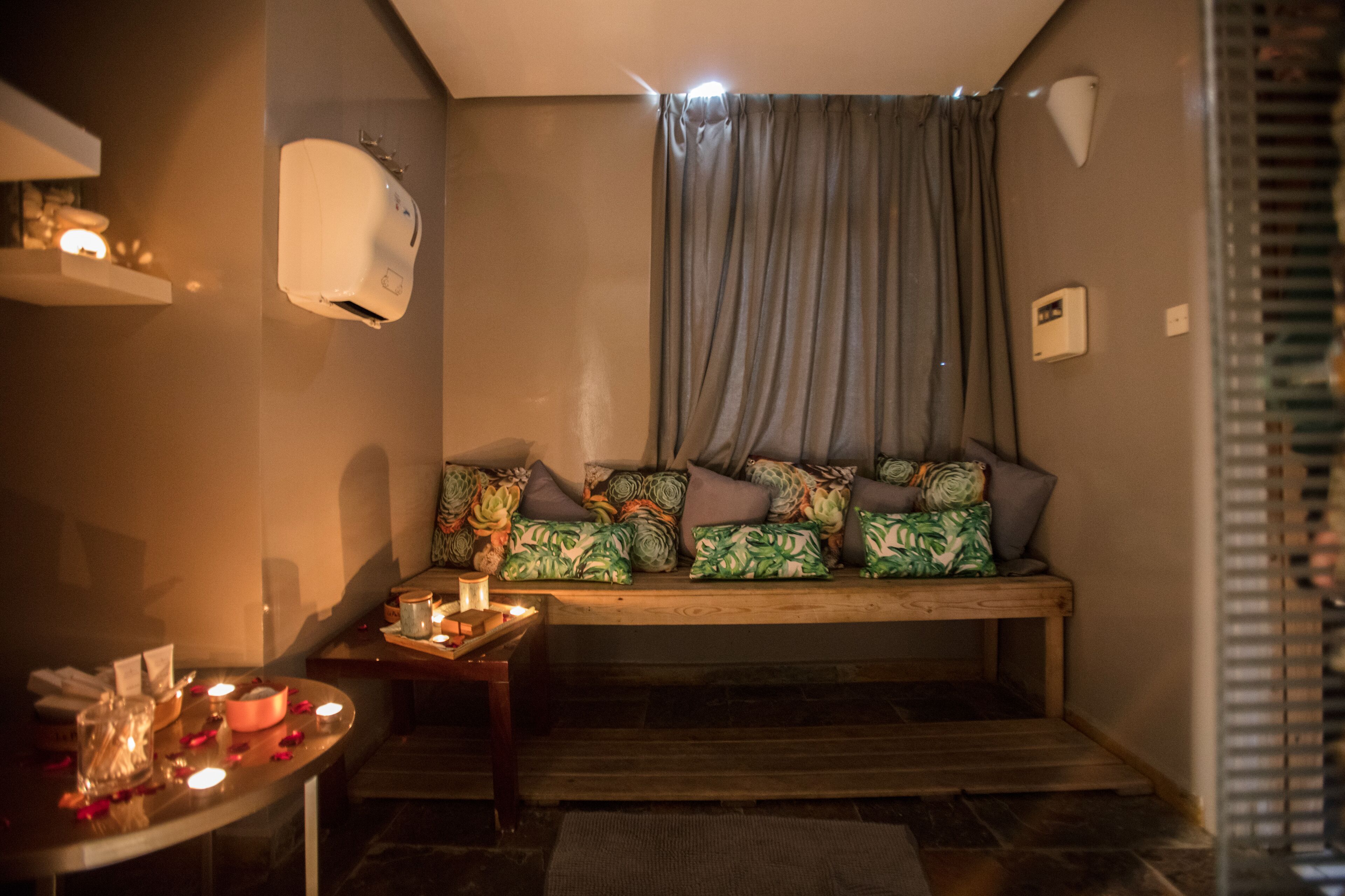 sauna, steam room, turkish bath/hammam, body treatments