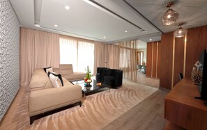 32-inch LCD TV with satellite channels, TV - Le Palace D Anfa (Casablanca)