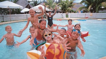 2 piscinas al aire libre, sillones reclinables de piscina