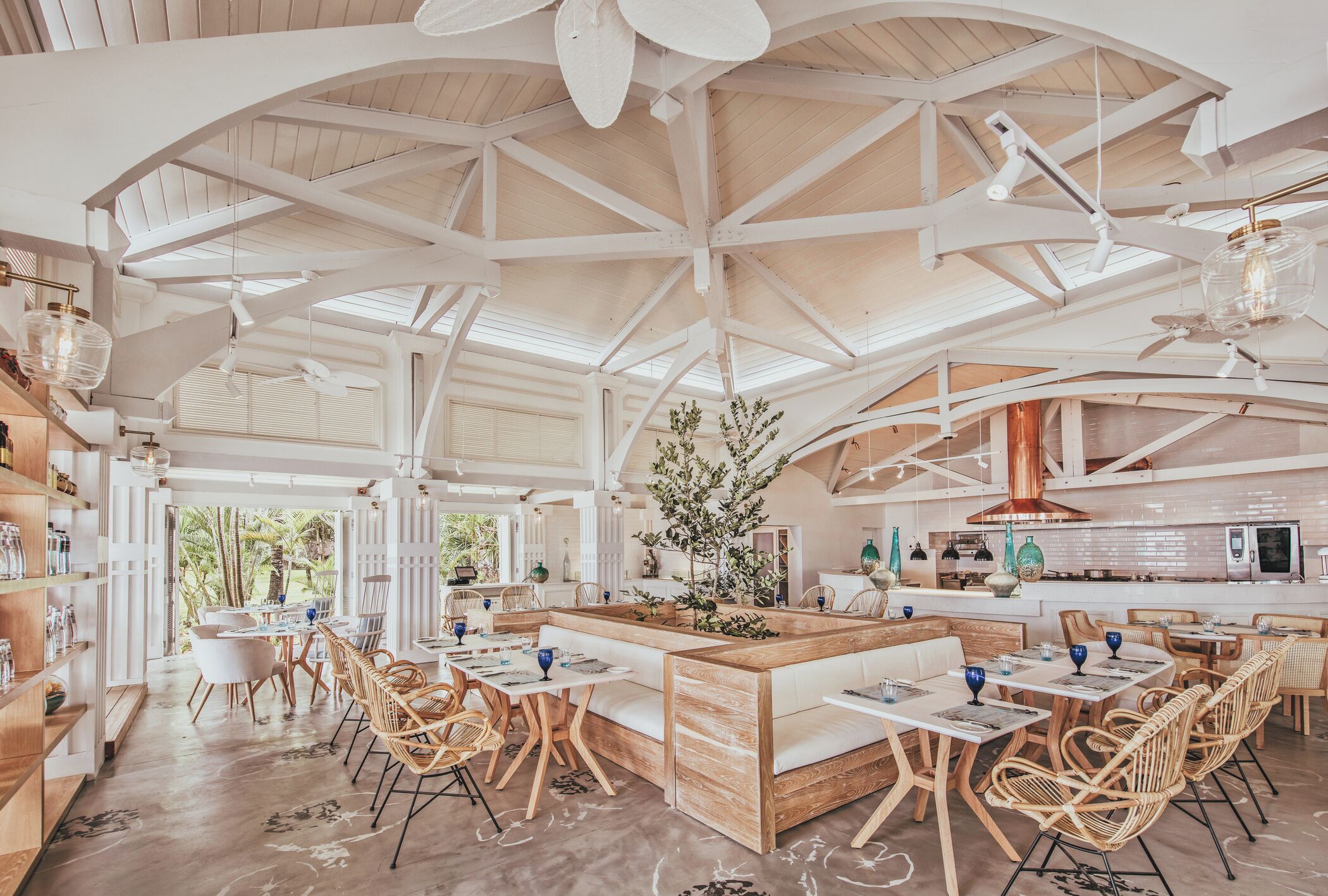 3 ravintolaa, joissa tarjoillaan aamiainen ja lounas; merenantimet 