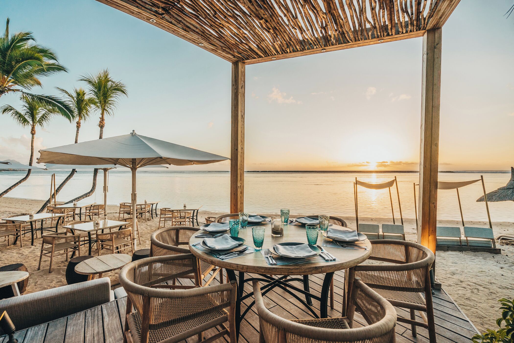 3 restaurants; breakfast, lunch and dinner served 
