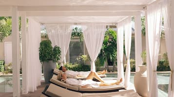 Sauna, hot tub, steam room, Turkish bath/hammam, body treatments