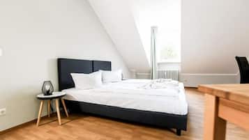 Schreibtisch, VerdunkelungsvorhÀnge, kostenloses WLAN