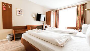 Comfort Double or Twin Room, Terrace | Desk, blackout drapes, free WiFi