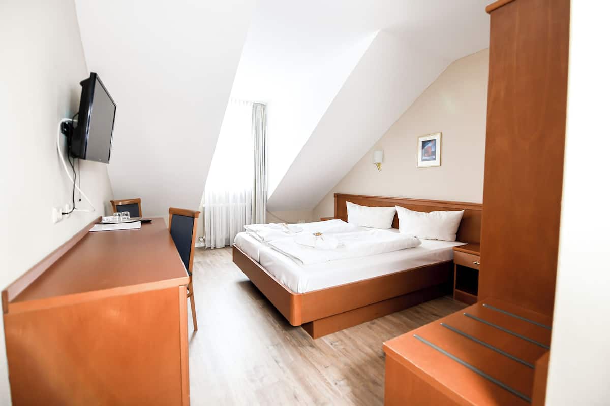 Standard Double Room | Desk, blackout curtains, free WiFi