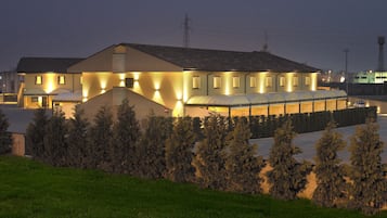 Façade de lâhĂ©bergement - soirĂ©e/nuit