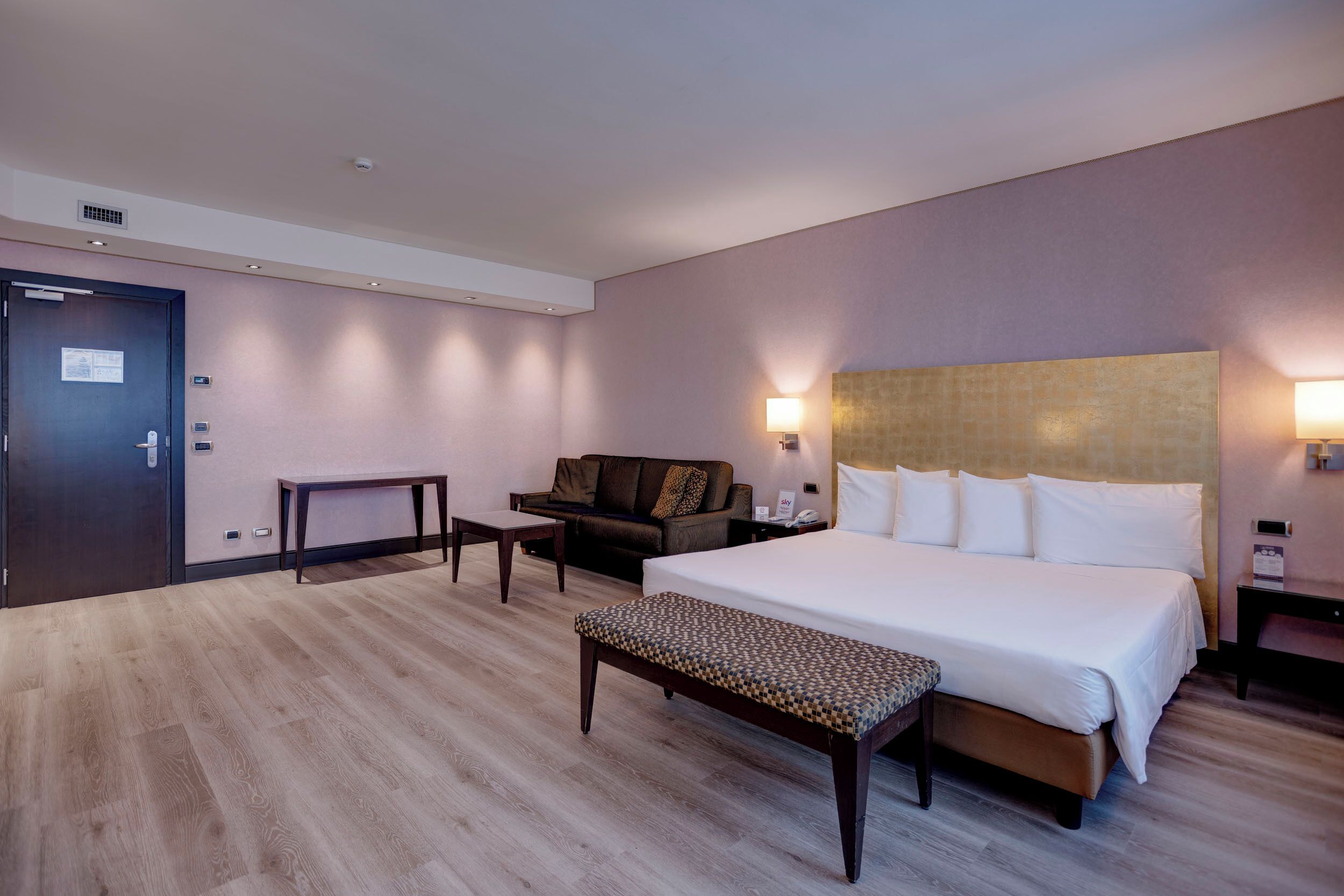 junior suite, hot tub | premium bedding, down duvets, select comfort beds, minibar