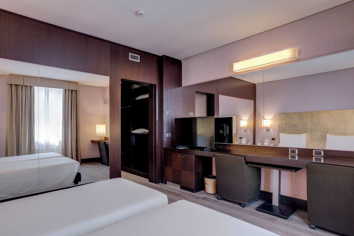 standard twin room | premium bedding, down duvets, select comfort beds, minibar